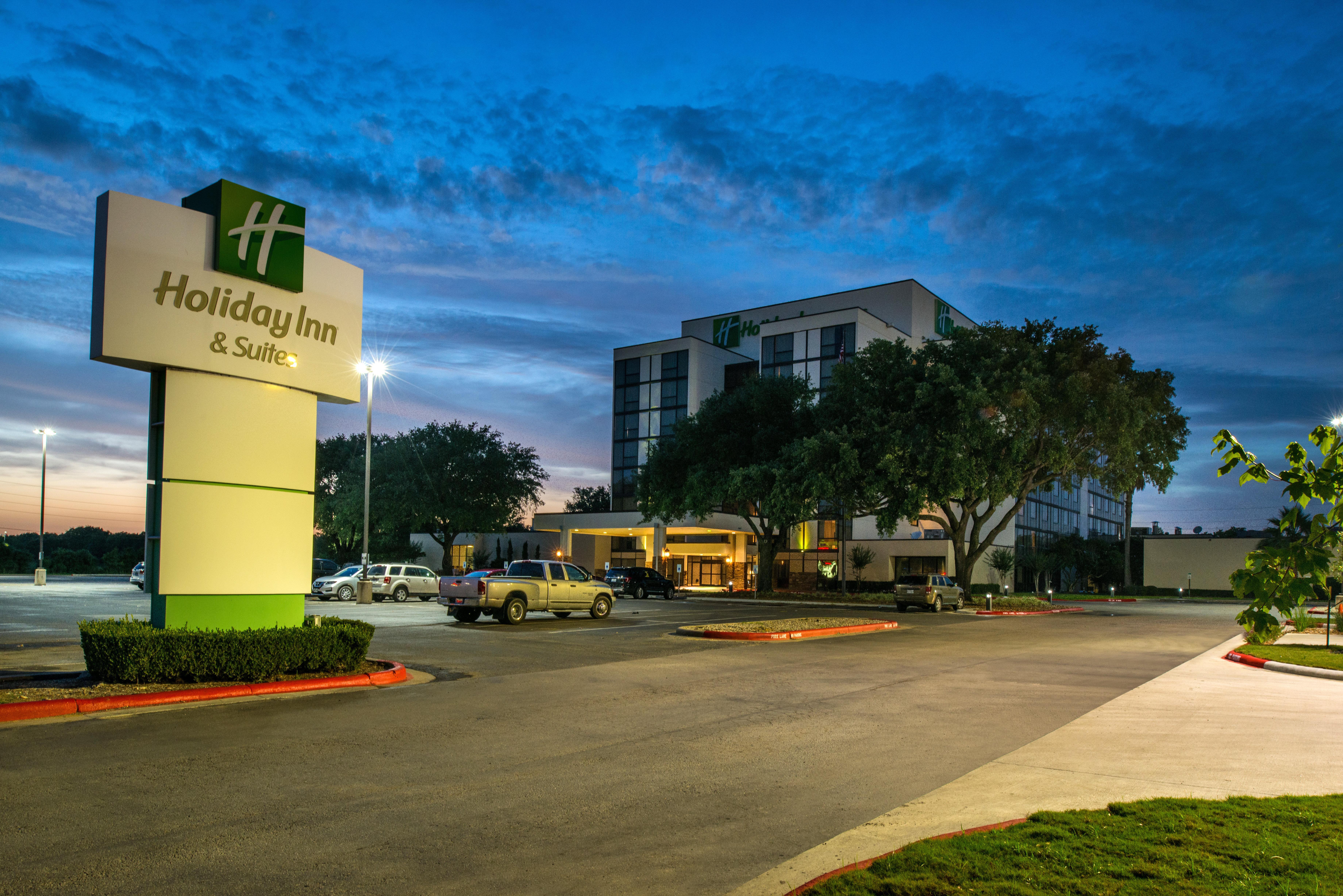 Holiday Inn Hotel&Suites Beaumont-Plaza I-10&Walden, an IHG Hotel Exterior foto