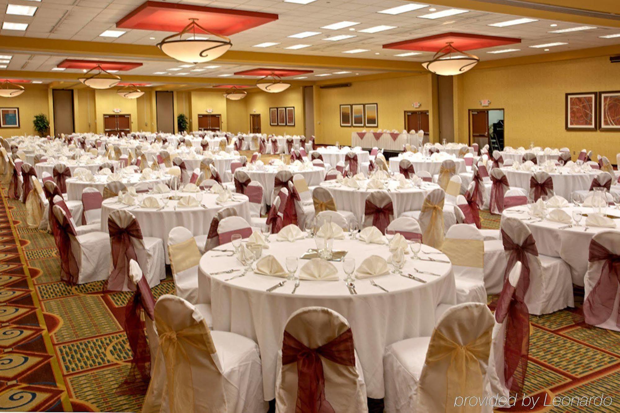 Holiday Inn Hotel&Suites Beaumont-Plaza I-10&Walden, an IHG Hotel Exterior foto